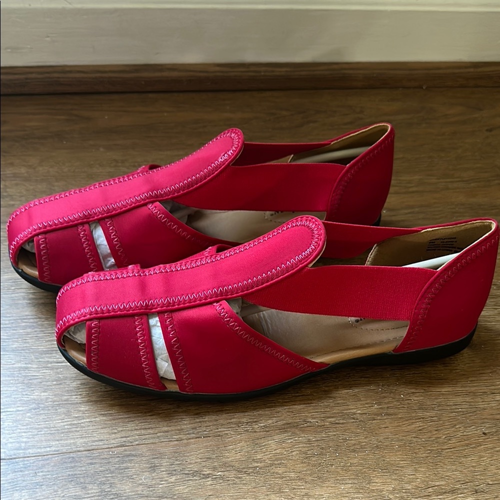 Brand new Comfortview Red Sandals Slip-On Design